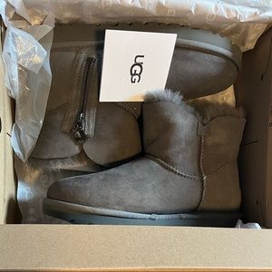 Brand new UGG Bailey zip mini